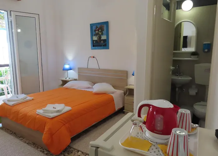 Blue Sky Apartments & Rooms